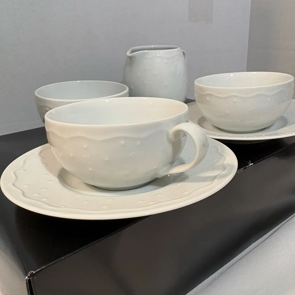 Crate & Barrel White Porcelain WATER MUSIC‎ 2 cups 2 saucers sugar bowl creamer